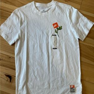 NWT Nike t-shirt
